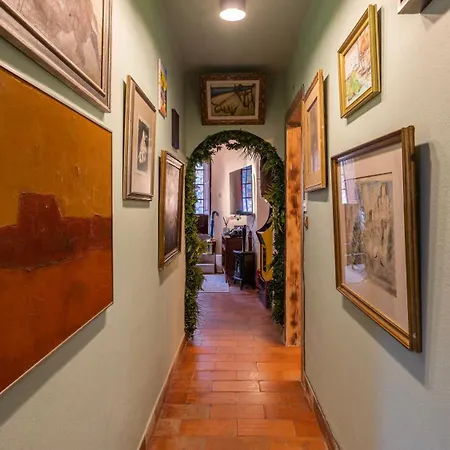 17th-century Chapel Transformed Into A Smart In Historic Center Сasa de vacaciones Sintra